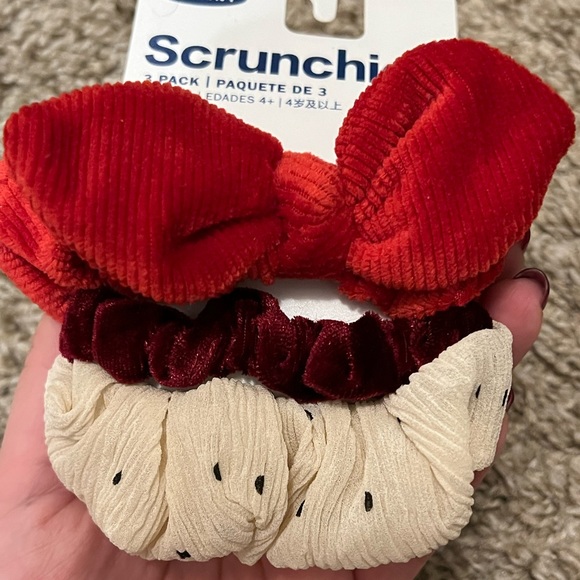 Old Navy Scrunchies & Hair Clips Set - Picture 3 of 4